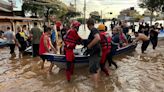 La Nación / Dos bomberos paraguayos integran equipo enviado por Itaipú a Río Grande del Sur