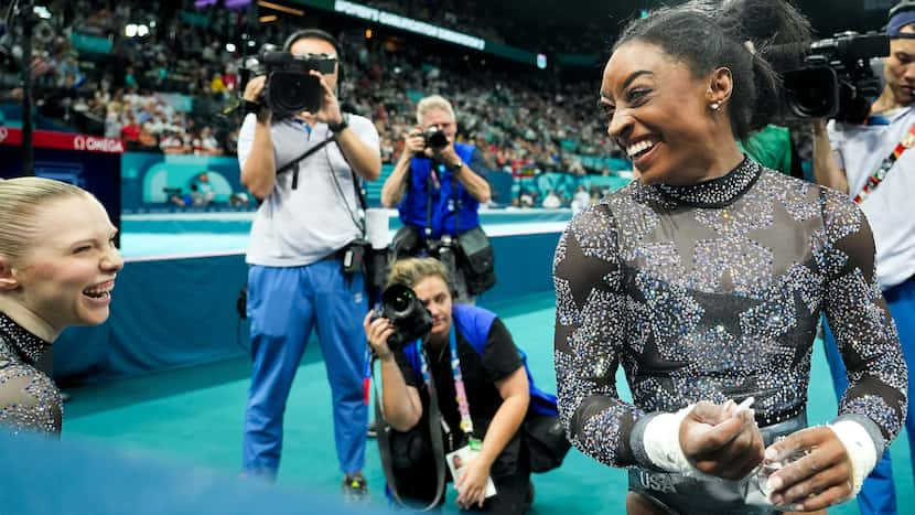 Basketball and Biles: U.S. hoops team watches Simone win yet another gold medal