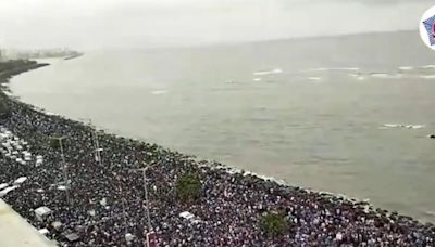 Marine Drive "Full": Cops' Request As Lakhs Turn Up For Team India Parade