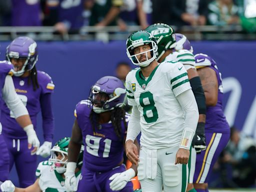 Vikings pick off Aaron Rodgers late to beat reeling Jets in London, improve to 5-0