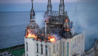 ‘Castillo de Harry Potter’, en Odesa, arde en llamas tras ataque de misil ruso; hay 5 muertos