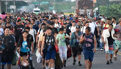 Un grupo de 2.000 migrantes avanza en caravana por el sur de México rumbo a Estados Unidos