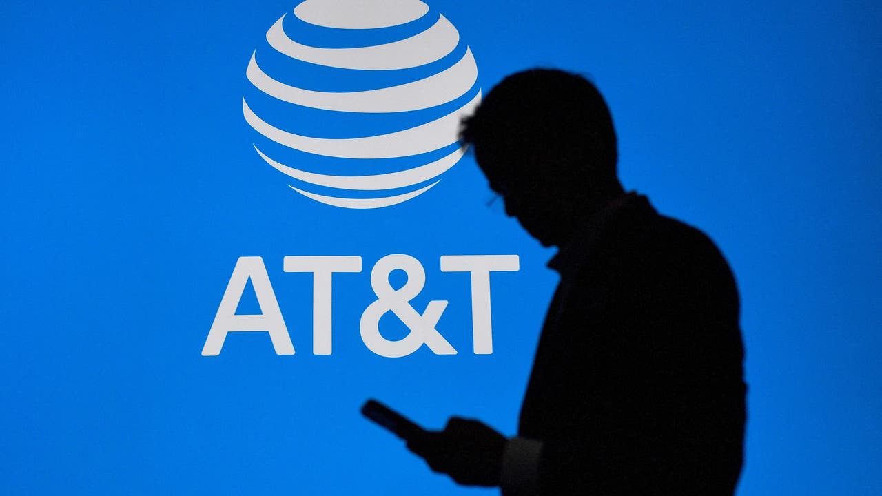 Are AT&T, Verizon having issues? What we know about calls not going through, network problems