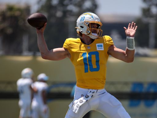 Chargers QB Justin Herbert has foot injury, expected to be ready for regular season