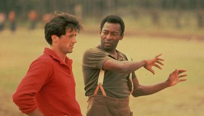 La película de hoy en TV en abierto y gratis: el día que la curiosa pareja formada por Sylvester Stallone y Pelé se convirtió en icónica