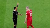 ¡Nueva regla! Amonestación a quien se dirija al árbitro en la Eurocopa