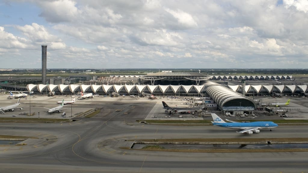 Mechanic Crushed to Death by Airport’s Glass Elevator in Thailand