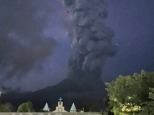 菲律賓火山爆發 煙柱高達5000米