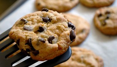 Nigella Lawson's recipe for 'fudgy' chocolate chip cookies