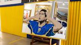 “Boca + arte”: la exposición de pinturas, obras y fotos históricas que se exhibe en la Bombonera