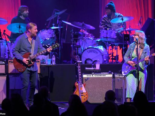 Watch: Derek Trucks and Susan Tedeschi Join The Doobie Brothers in Jacksonville, Bust-out “Don’t Start Me Talkin’”