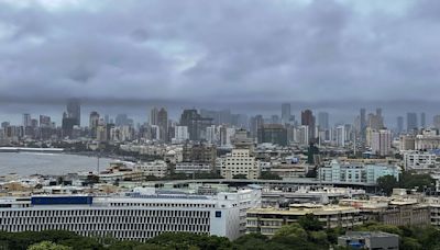 Mumbai witnesses steady rains on Thursday evening; traffic affected in some areas