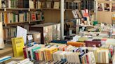 Cierra la Feria del Libro Antiguo en Ponferrada con escasas ventas y público reducido debido al mal tiempo