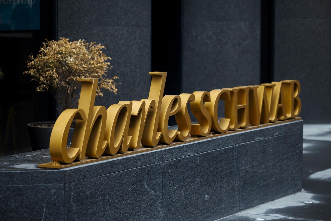 3 Top Charles Schwab Index Funds To Invest In