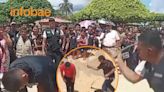 Ronderos de Huánuco azotan en plaza a policías acusados por presunto cobro de coimas a vecinos