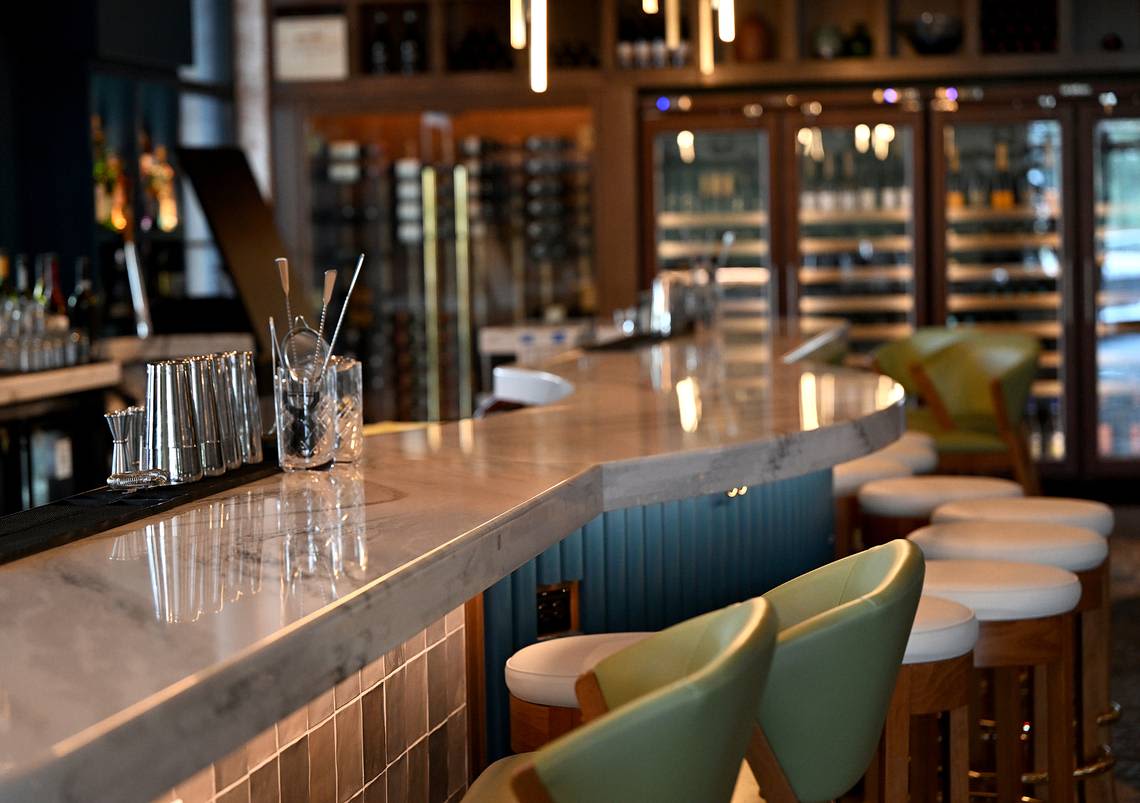 Top Chef ‘fan favorite’ Fabio Viviani opens Bradenton restaurant. Take a look inside