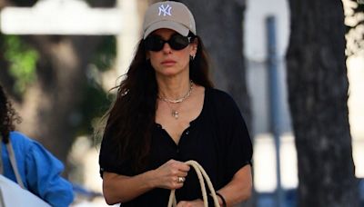 Sandra Bullock’s Stylish Tote Bag Looks So Much Like the Ones Jessica Alba Keeps Carrying — Get Styles from $17