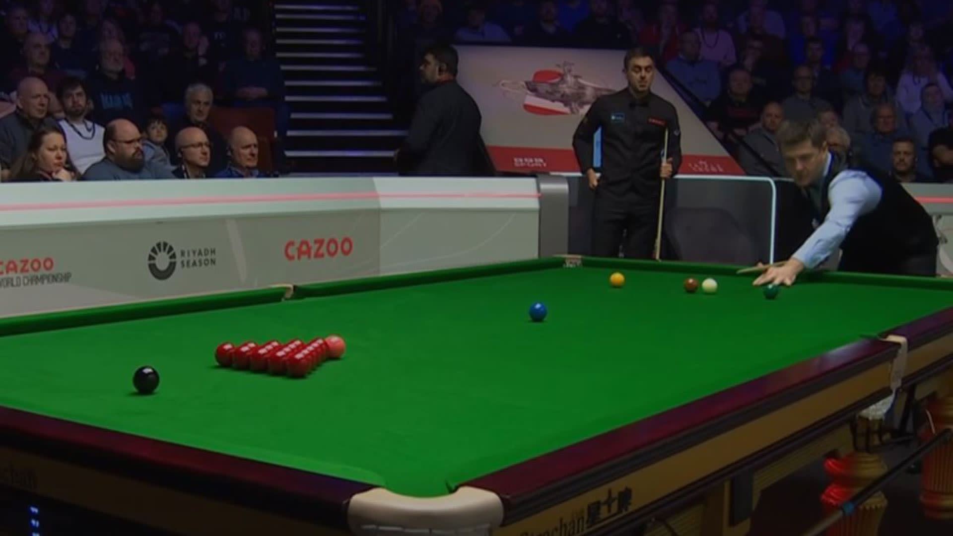 'Not seen that shot before' - Snooker legends stunned by bizarre break vs Ronnie