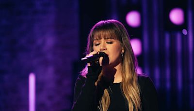 Kelly Clarkson’s Latest Cover Has Fans Calling Her ‘Absolutely Sublime’