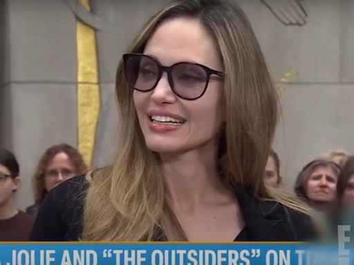Caçula de Angelina Jolie faz aparição pública rara em evento com a mãe; assista