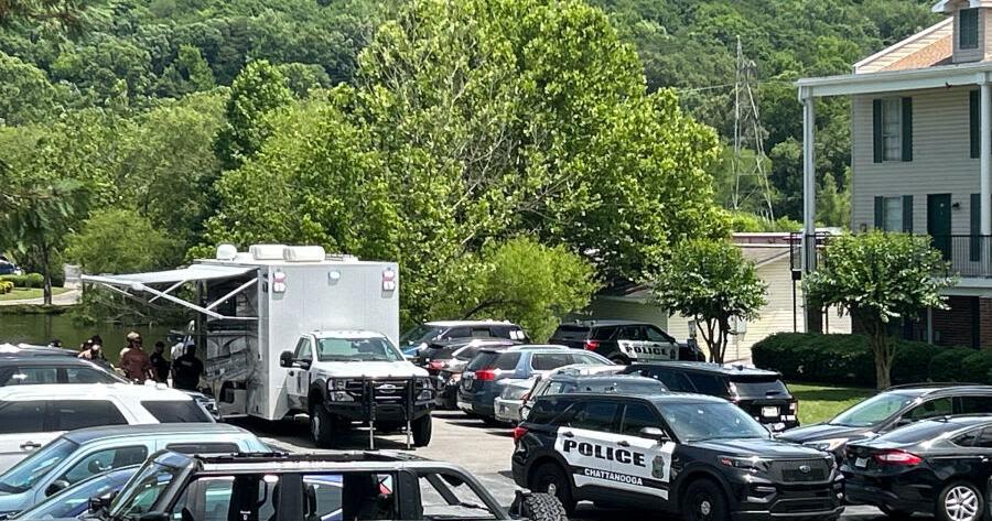 Chattanooga police, SWAT respond to Mountain Creek Road apartments on Tuesday