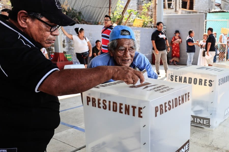 Mayor-elect of town near Acapulco taken off bus, assassinated