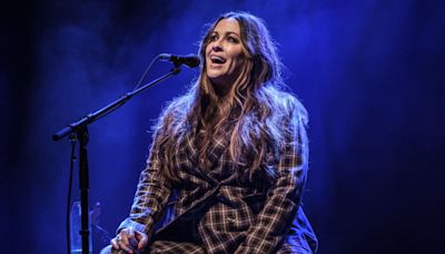 How to get last-minute tickets to see Alanis Morissette on August 7