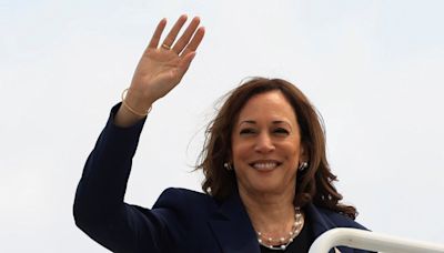 El primer sondeo en Estados Unidos tras la renuncia de Biden le da una leve ventaja a Kamala Harris sobre Trump