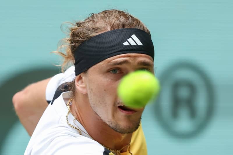 Zverev and Hurkacz into Halle semi-finals