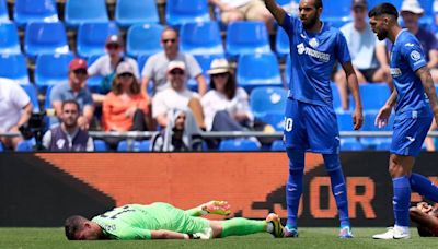 Susto en el Getafe - Mallorca: David Soria, evacuado en ambulancia tras un fuerte choque con Larin