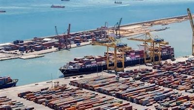 El bloqueo del mar Rojo cronifica el colapso de las terminales de contenedores del puerto de Barcelona