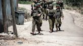 Tres militares israelíes resultan heridos por fuego amigo en Cisjordania