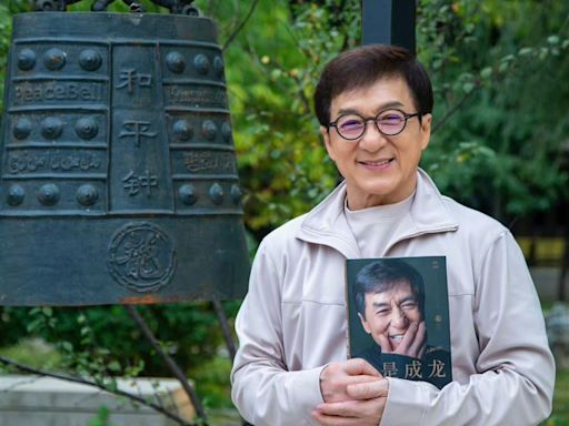 70歲成龍滿頭白髮！急速老化被疑重病 現身親吐：沒有你們想像的老