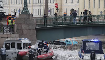Al menos tres muertos al caer al río un autobús desde un puente en San Petersburgo