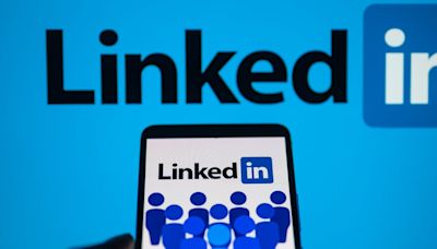 5 mistakes to avoid when you're posting about your new job on LinkedIn, according to an HR expert