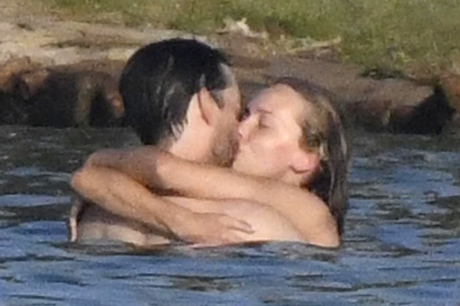 Tobey Maguire and Babette Strijbos Spotted Kissing and Hugging at Beach in Italy