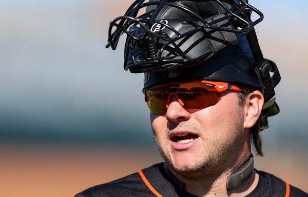 Patrick Bailey leaves SF Giants game vs. Phillies after foul ball off face mask