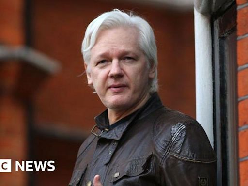 Julian Assange strikes plea deal with US