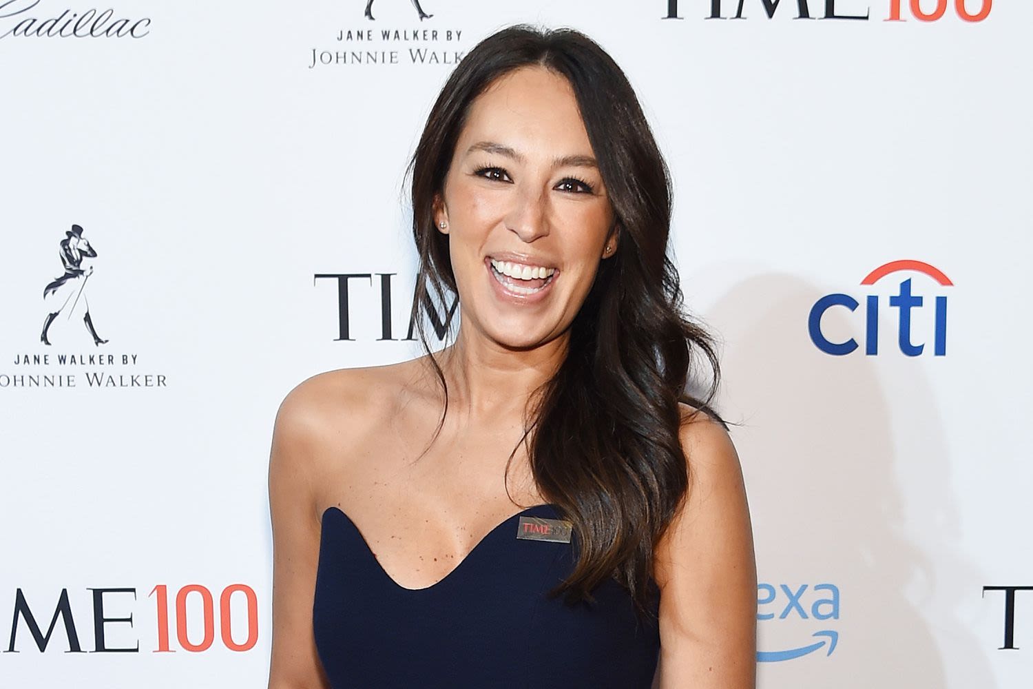 Joanna Gaines Upgraded This Casual Outfit with a Ruffle-Sleeve Top Like These Styles from $15