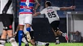 Com um gol em cada tempo, Vasco bate Fortaleza e se afasta do Z4 do Brasileirão