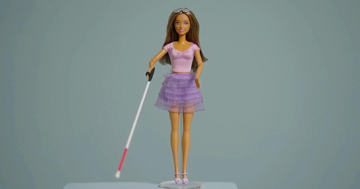 RAW VIDEO: First Ever Blind Barbie Doll Released 1/2