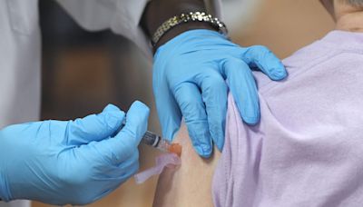 New COVID-19 and flu shots are here. Can you get them together? Here's what experts say