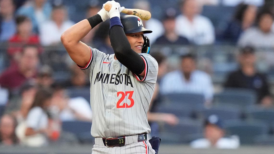 Just back from injured list, Twins 3B Royce Lewis salutes Derek Jeter in Yankee Stadium debut