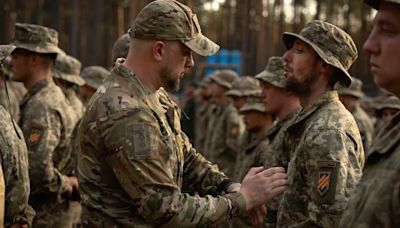 Ucrania permitirá a instructores militares franceses formar a soldados ucranianos