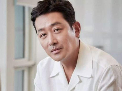 ‘Hijacking’ star Ha Jung-woo sets the record straight on marriage rumors - Times of India