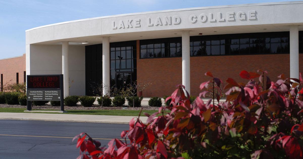 Lake Land College celebrates employees