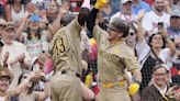 Manny Machado homers twice, drives in 5 as Padres roll past Red Sox for 2nd straight day, 11-1