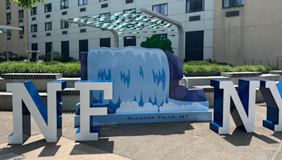 Instagram-ready sculpture welcomes visitors to Niagara Falls