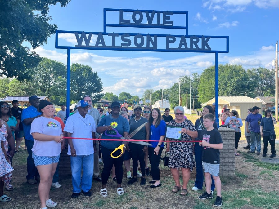 Arkansas City hosts ribbon cutting for park renovations