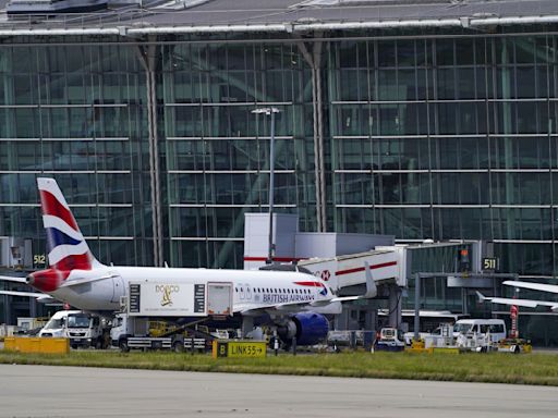 British Airways passengers suffer baggage chaos at Heathrow | ITV News